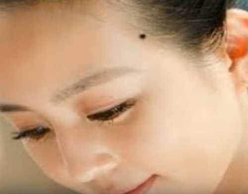 Обладательница красных отметин имеет неуравновешенный, раздражительный характер