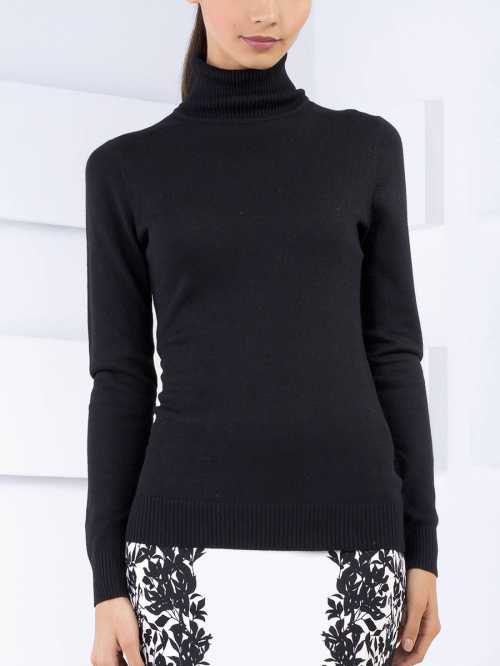 Важно к нижней части свитера и рукавам прицепить груз, чтобы ткань не имела возможности сесть обратно