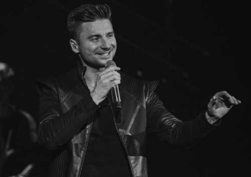 Что под елкой у Сергея Лазарева