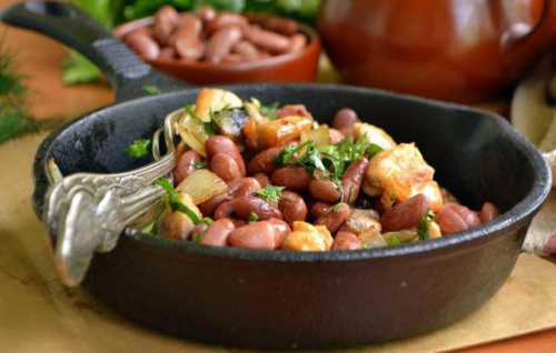 Филе натрите перцем исолью, причем сделать это необходимо нетолько сверху, ноивнутри кармашков