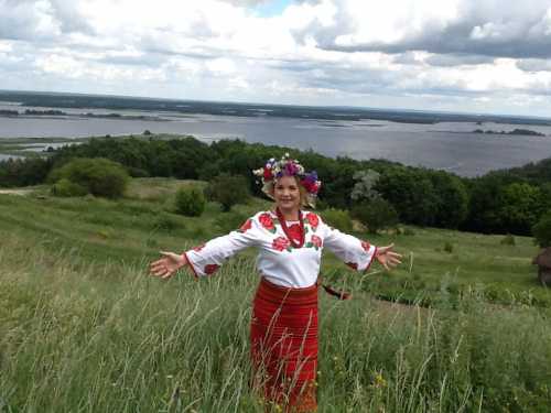 Ей так понравилось то, что ее друг все время носил вышиванку, что она решила воплотить в жизнь эту интересную традицию