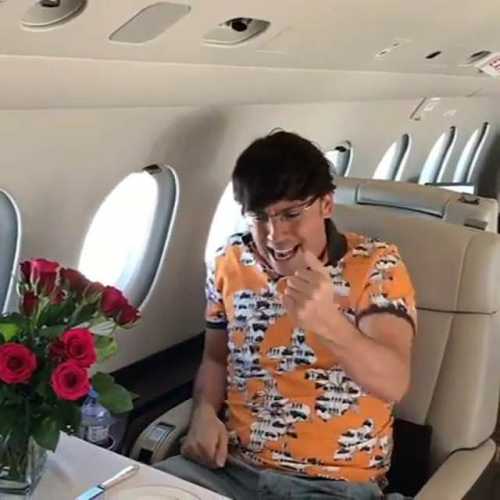 Я всегда думал это очень вредно фильмы ужасов смотреть, ну потому что постоянно ктото убааааааааа