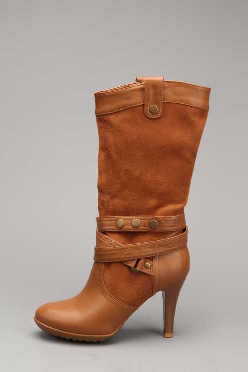 Дизайнеры этой британской компании в наступившем сезоне решили сделать акцент на ярких, кричащих расцветках и оригинальных орнаментах