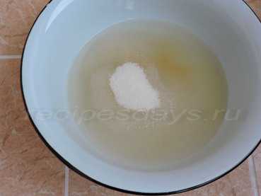 После этого снять кастрюлю с огня, оставить в прохладном месте на часов